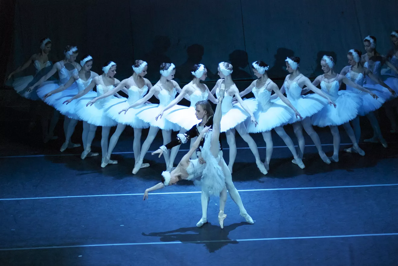 swan-lake-2.webp