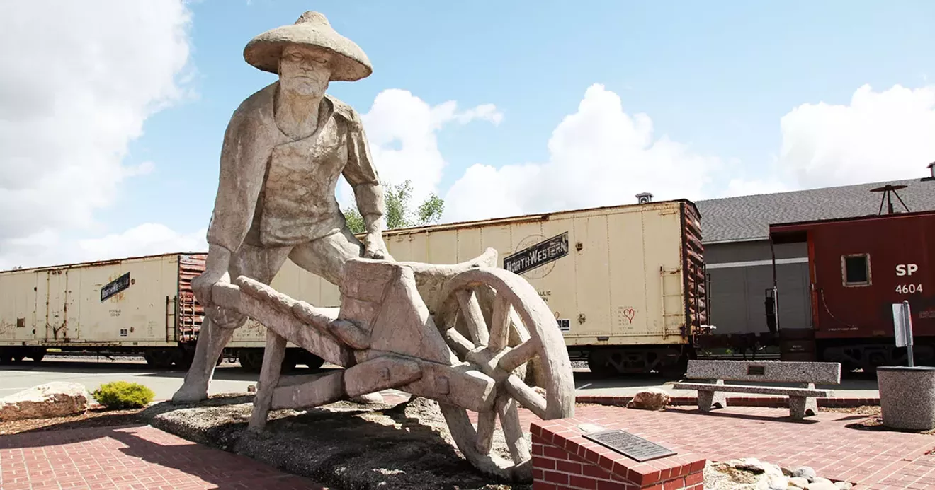 statue_web-2.webp