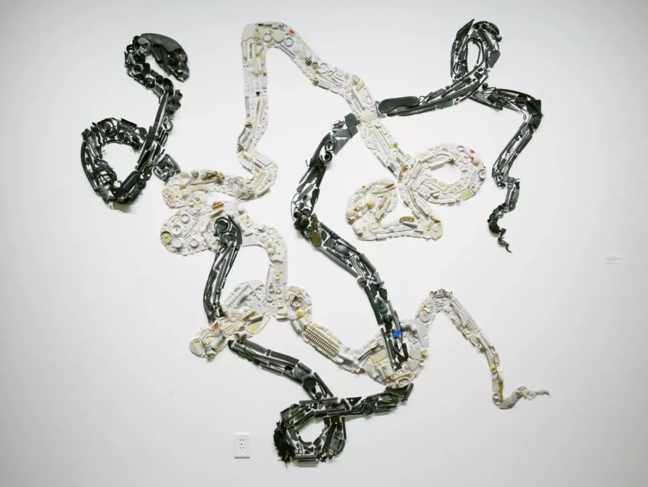 Pam Longobardi, Newer Laocoon (voice of warning), 2015, ocean plastic from Greece, California, Alaska, Hawaii, and Costa Rica