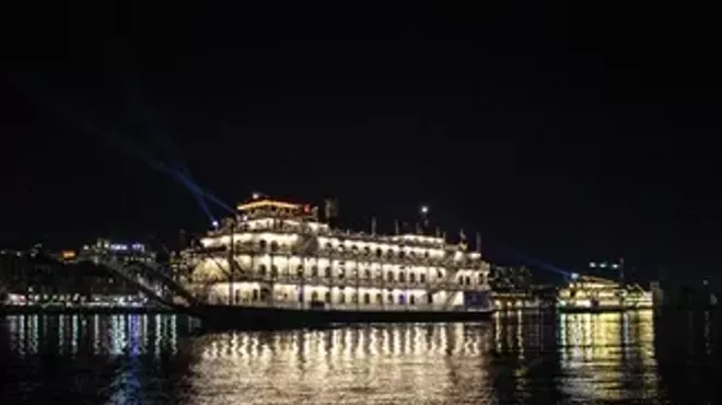 Image: Boat parade of Lights Cruise