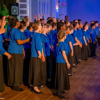 Image: Roger Moss, Savannah Children's Choir lead the Lighted Christmas Parade