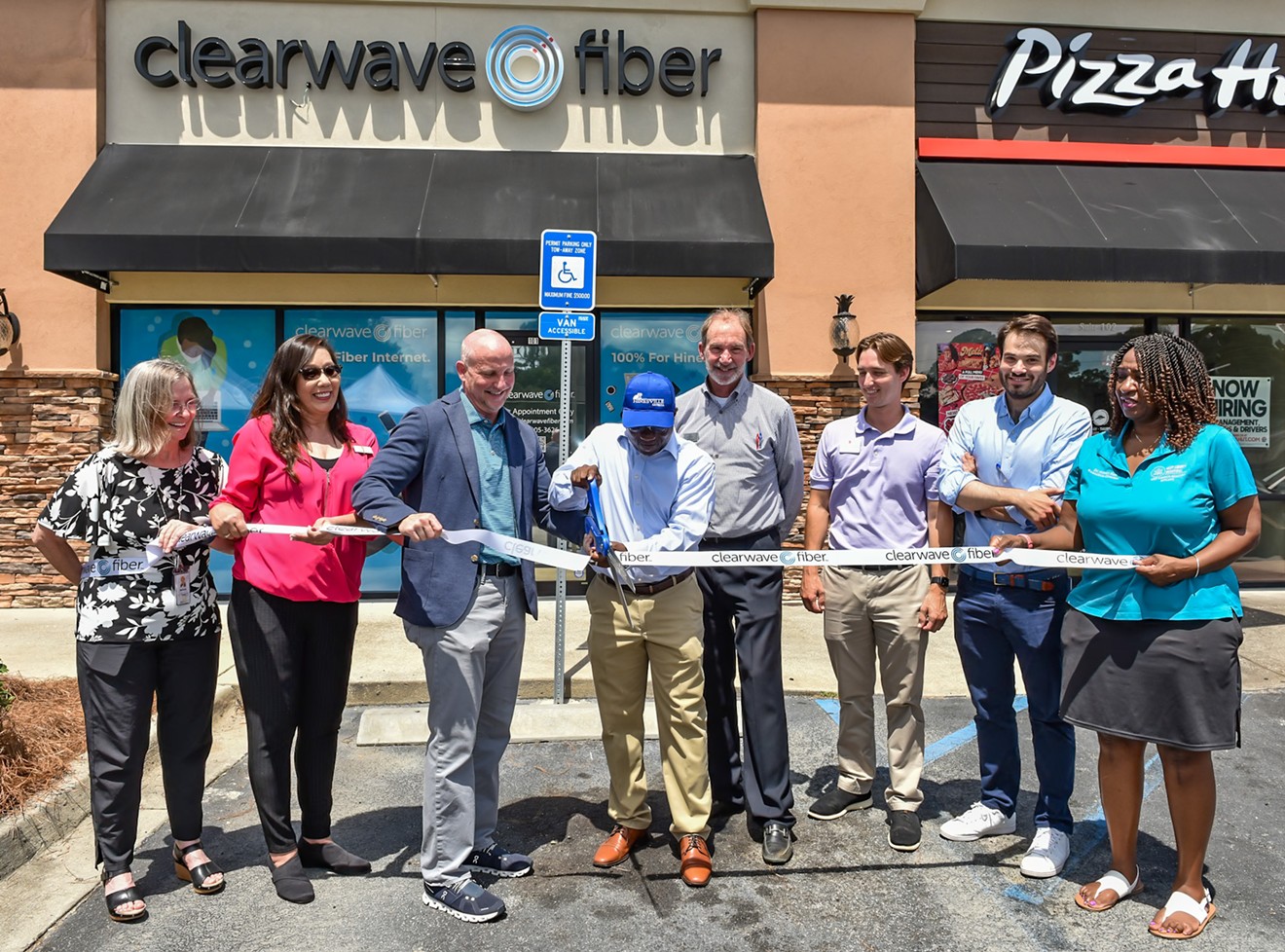 Clearwave Fiber's Hinesville, GA Customer Experience Center Grand Opening Ribbon Cutting