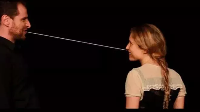 Image: Por Um Fio (By A Thread)