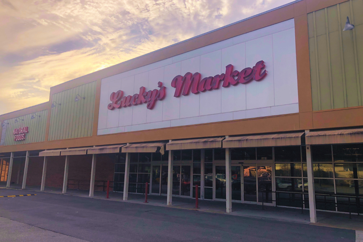 The Lucky’s Market at 5501 Abercorn St. is currently vacant. Eric Curl/Dec. 8, 2023