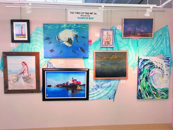 Tybee Cottage Art Gallery paints  the town  blue