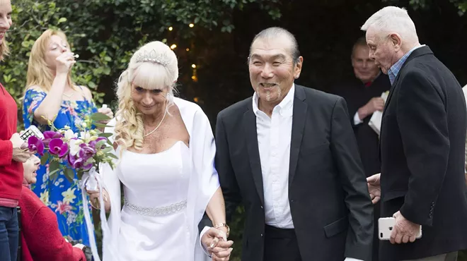 Image: Valentine&rsquo;s Day Weddings in the Davenport House Museum Gardens